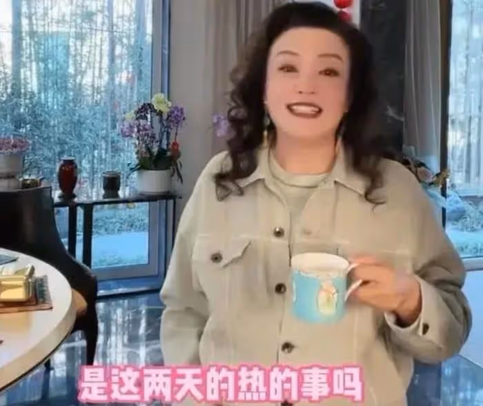 汪小菲帶娃舊照曝光,還沒離婚大S就不在身邊,只有父女二人出門
