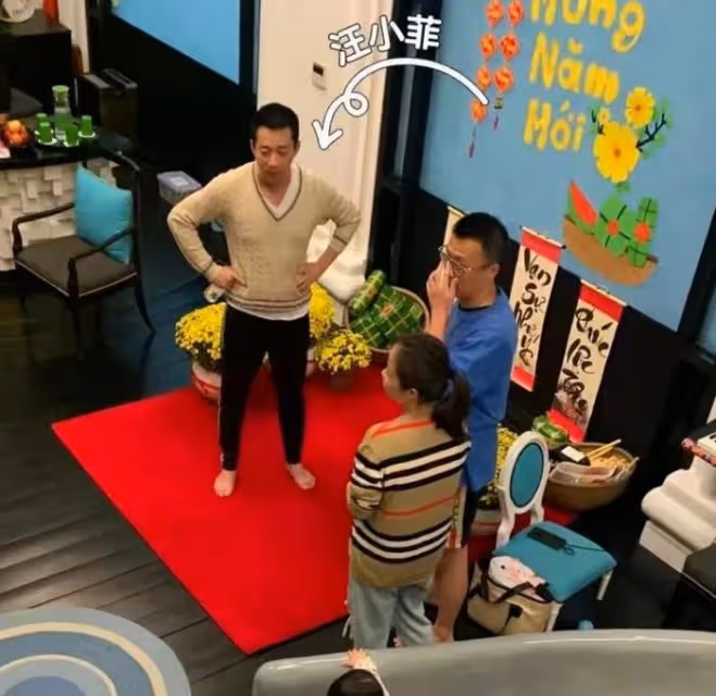 汪小菲帶娃舊照曝光,還沒離婚大S就不在身邊,只有父女二人出門