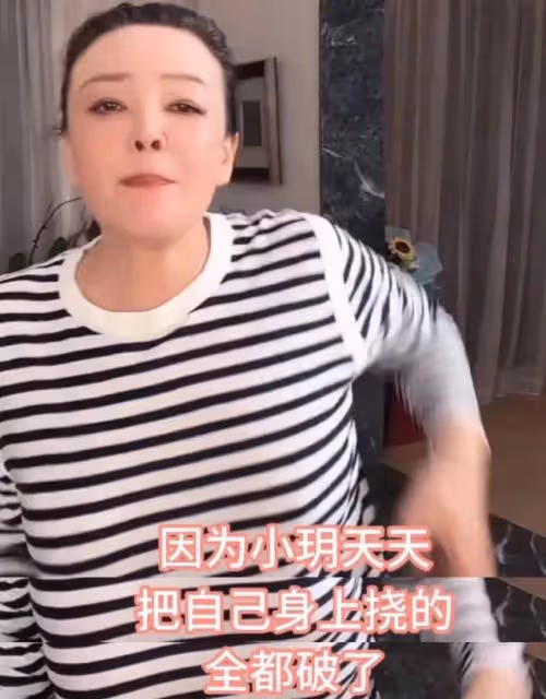 汪小菲帶娃舊照曝光,還沒離婚大S就不在身邊,只有父女二人出門