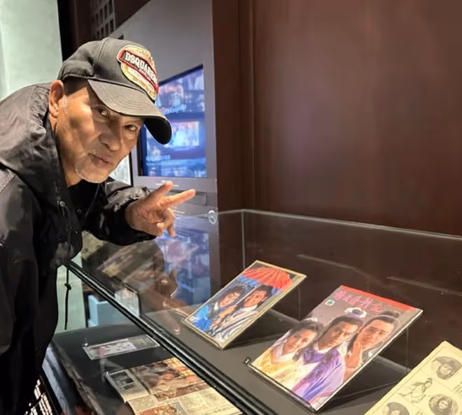 美高梅慈善晚宴:61歲何超瓊戴百萬玉鐲,70歲董明珠表情可愛!