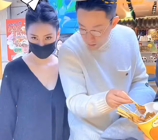 汪小菲曬鑽戒宣布求婚成功:送女友Mandy價值百萬的豪車