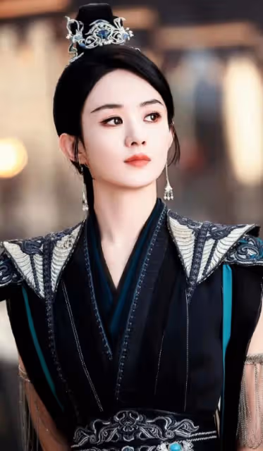 趙麗穎曬沈璃躺平照,女戰神慵懶風引發熱議