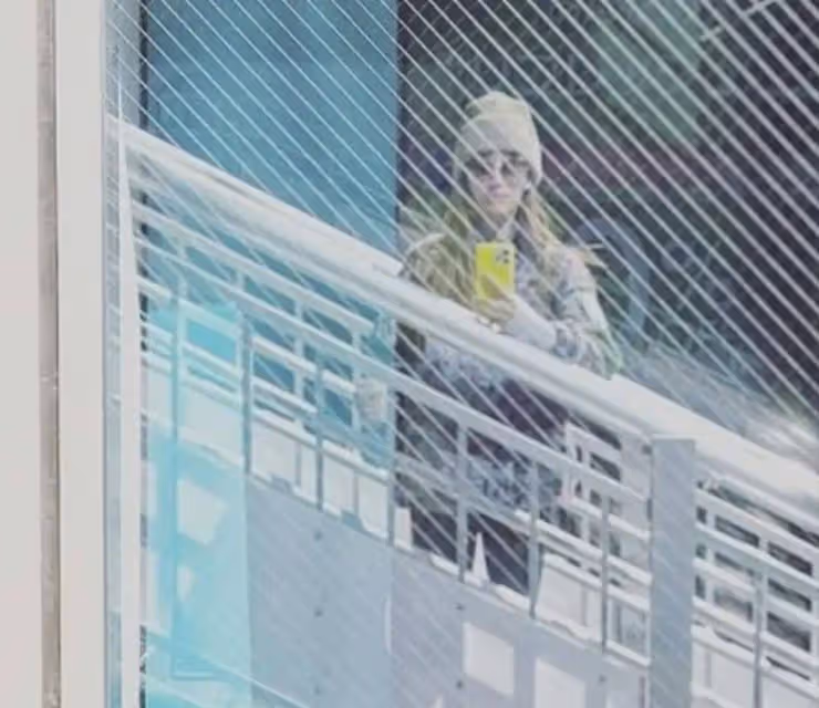 香港知名星二代親妹妹罕見露面,定居國外狀態凍齡,情史豐富已秘密產女