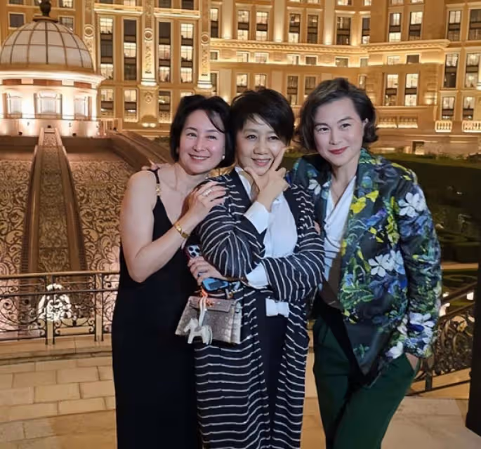 香港星二代攜同性戀人現身,熱戀五年形影不離,獲富豪父親認可