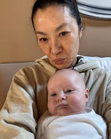 61歲楊紫瓊開心合照孫子! 寶寶「專屬迷你導演椅」萌炸
