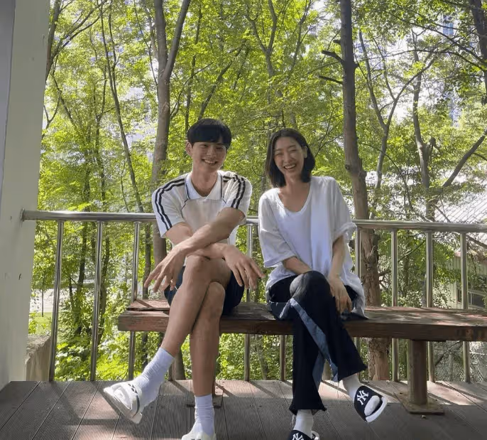 李彩玟柳多仁官宣戀情，最近韓娛總是有明星官宣，捅了戀愛窩了嗎