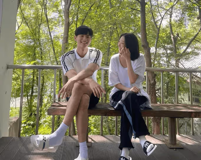 李彩玟柳多仁官宣戀情，最近韓娛總是有明星官宣，捅了戀愛窩了嗎