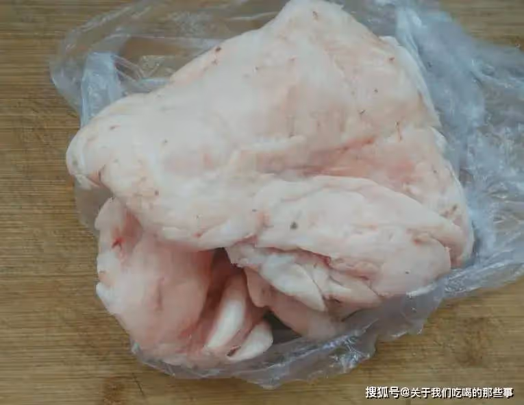 熬豬油，只放鹽是外行，切記多放2樣，又白又香無腥味，久放不壞