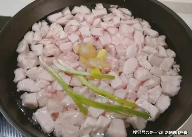 熬豬油，只放鹽是外行，切記多放2樣，又白又香無腥味，久放不壞