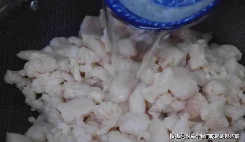 熬豬油，只放鹽是外行，切記多放2樣，又白又香無腥味，久放不壞