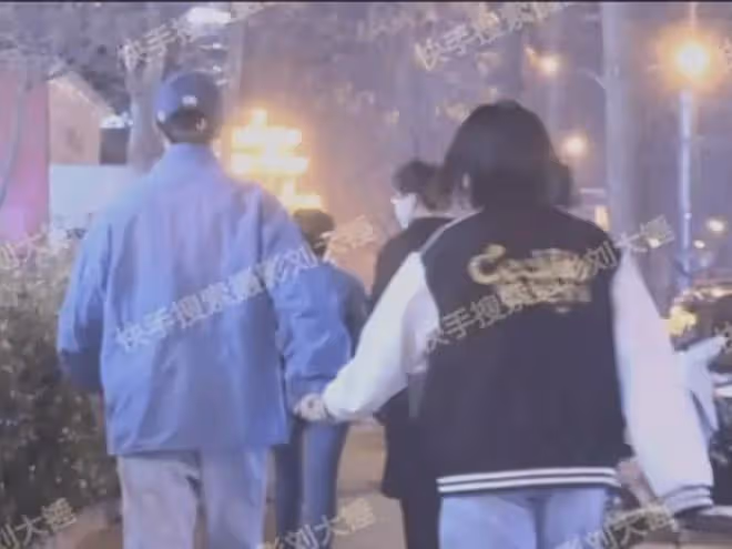 李雪琴被曝大瓜！和男友送走助理後甜蜜牽手，四下無人直接後背！