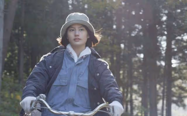 還是根據身體性別來劃分比較好？日本女星橋本愛被批歧視跨性別群體後道歉