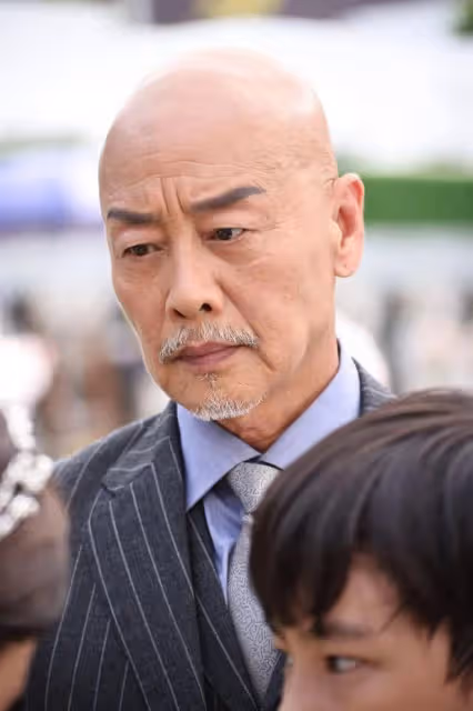 TVB老戲骨曾遭前妻背叛離婚,與現任妻子再婚後不生育,自爆夫妻保鮮秘訣