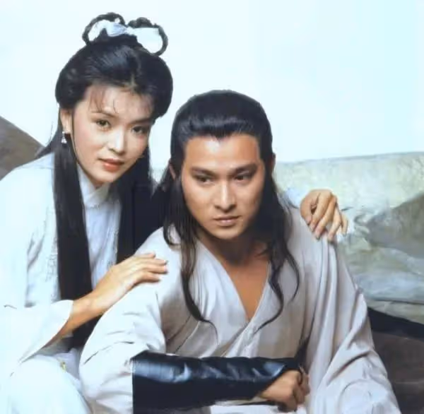 好久不見!'最美小龍女'與粉絲慶祝64歲生日,氣質不減當年令人驚嘆