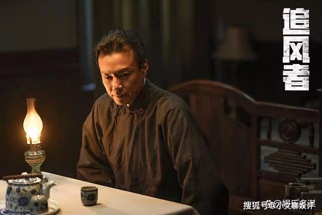 《追風者》魏若來最信任阿文,最後卻差點死在這條毒蛇手裡