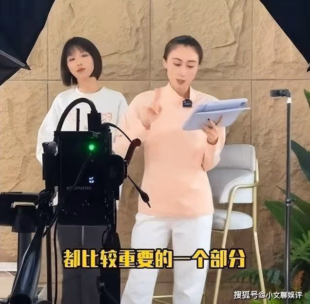 水亦詩直播2個月,收入還是0元,媽媽癱瘓了還來泉州給她做飯