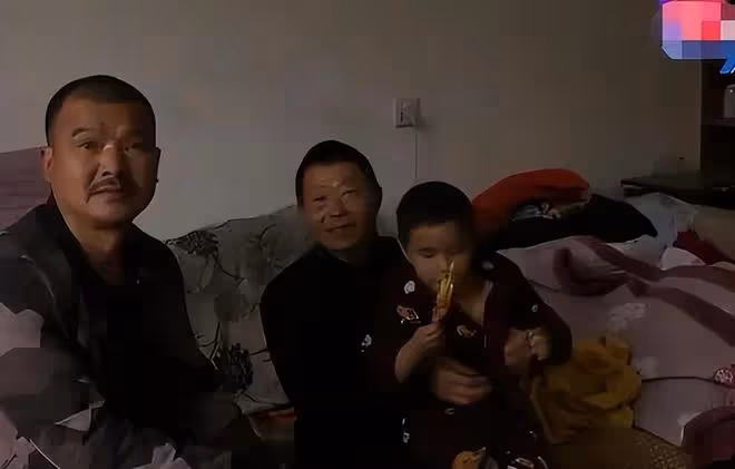2003年,浙江夫妻收留失憶流浪漢,17年後流浪漢突然想起自己是誰