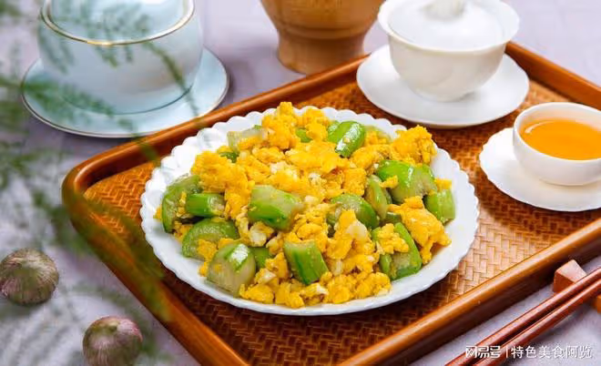 【清新可口】雞蛋炒絲瓜,簡單快手家常菜,健康美味雙豐收!