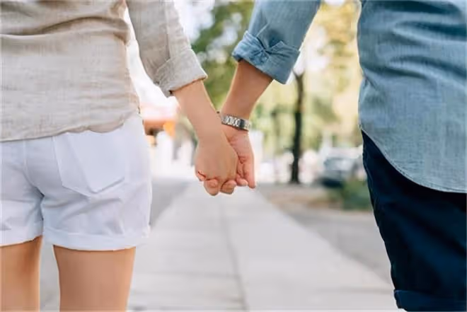 女子和男友提前領證，男方父母沒高興太久：上當了