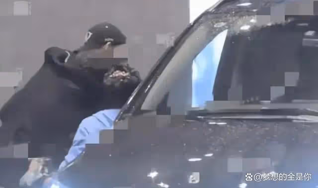 秋瓷炫聚餐失態！醉倒如泥，老公尷尬離場，網友笑翻了！