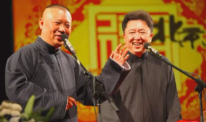 郭德綱直播首秀，曹雲金竟然瘋狂刷禮物，這背後有什麼陰謀？