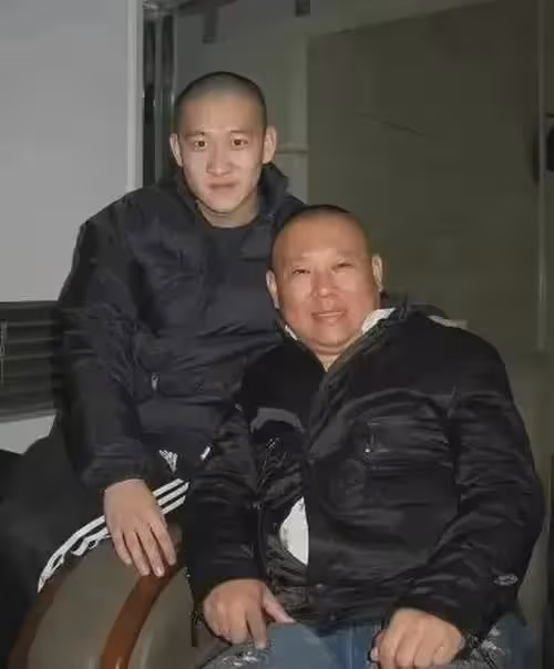 郭德綱直播首秀，曹雲金竟然瘋狂刷禮物，這背後有什麼陰謀？