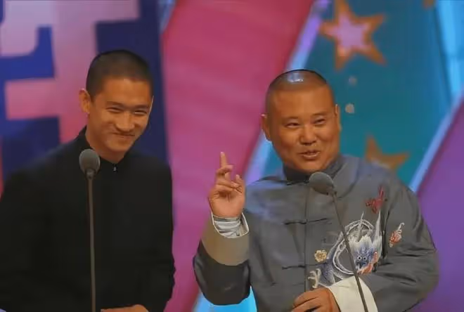 郭德綱直播首秀，曹雲金竟然瘋狂刷禮物，這背後有什麼陰謀？