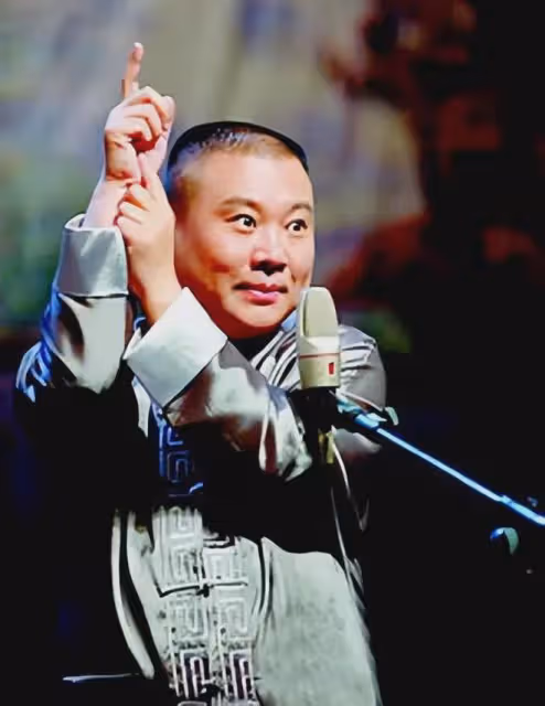 郭德綱直播首秀，曹雲金竟然瘋狂刷禮物，這背後有什麼陰謀？
