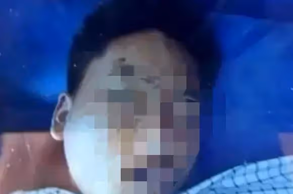 「媽媽，我不反抗了」15歲兒子，撞破母親醜事，被母親和情夫掐死