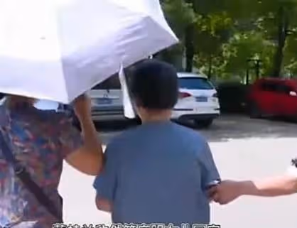 86歲老太，有4個女兒，丈夫臨終前囑咐她別去老大家，她偏要去