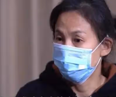 50歲大媽，苦苦糾纏男友20年，生下一兒一女後，男友卻娶了別人