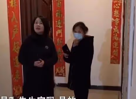 50歲大媽，苦苦糾纏男友20年，生下一兒一女後，男友卻娶了別人