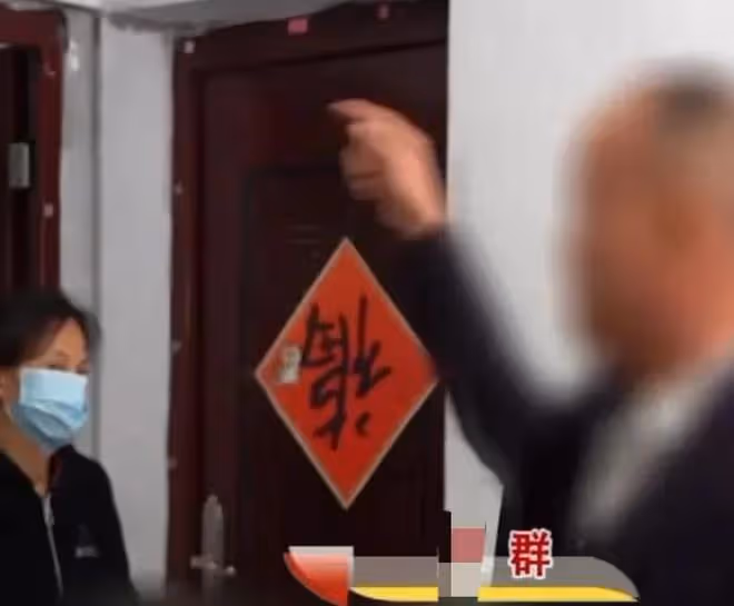 50歲大媽，苦苦糾纏男友20年，生下一兒一女後，男友卻娶了別人