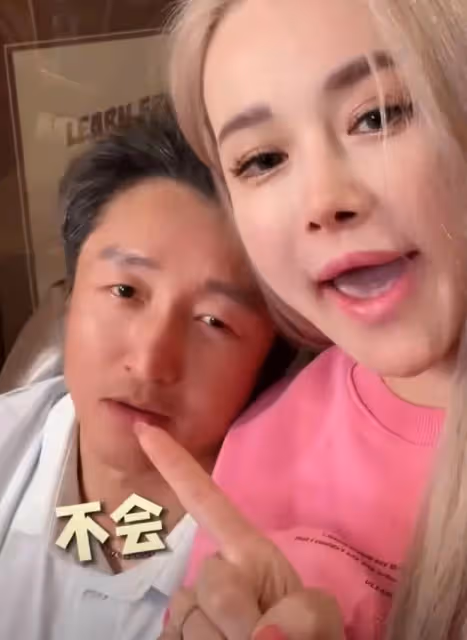 拳王鄒市明自曝大瓜！和妻子冉瑩穎分床睡三年，因訓練比賽壓力大