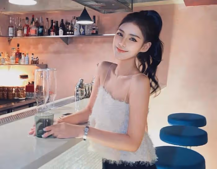 張蘭直播間表演求婚，大讚新兒媳是花朵，諷刺大S找了個臭滷蛋