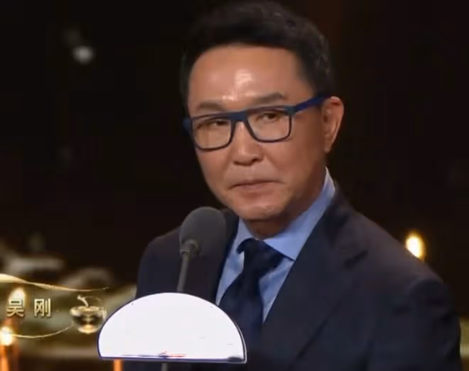 2024電視劇品質盛典,未走紅毯的周迅,讓所有人見識她的江湖地位