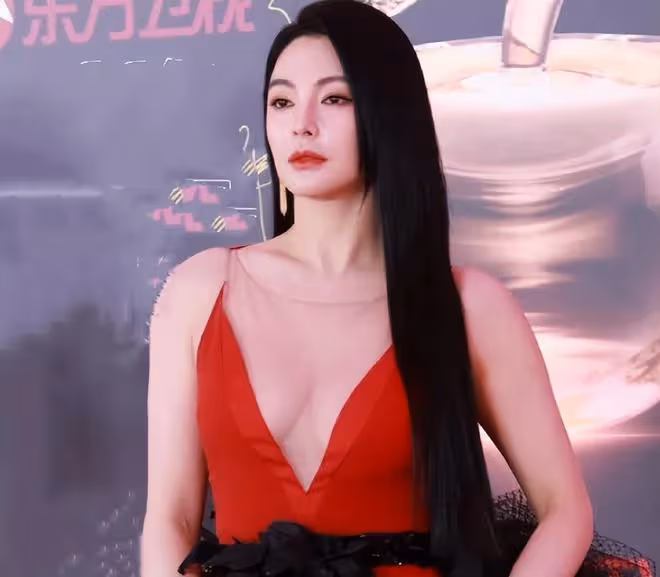 2024電視劇品質盛典,未走紅毯的周迅,讓所有人見識她的江湖地位