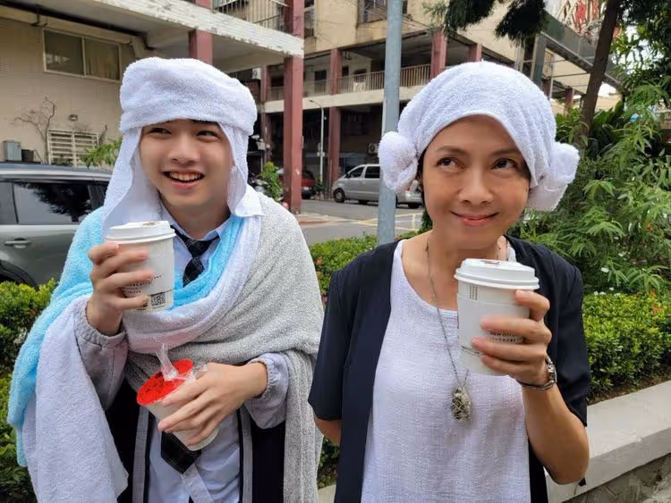影后柯淑勤有夠嚴！小演員玩手機聊天直接叮嚀：嘴巴閉起來　
