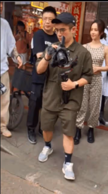 蔡依林現身廣州街頭,顏值在線似少女,網友:這真是43 歲嗎?