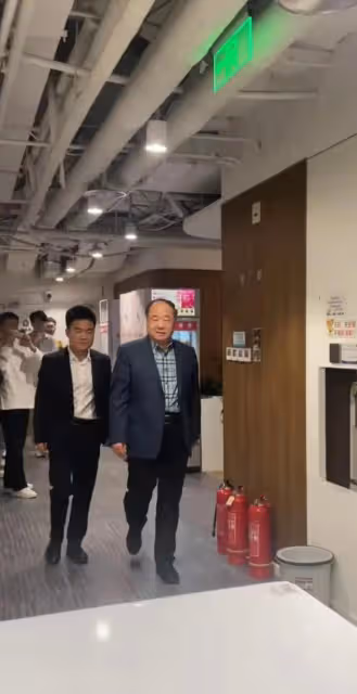 杜子建點名批評俞敏洪:任由董宇輝被網爆,你的公關團隊在哪呢?