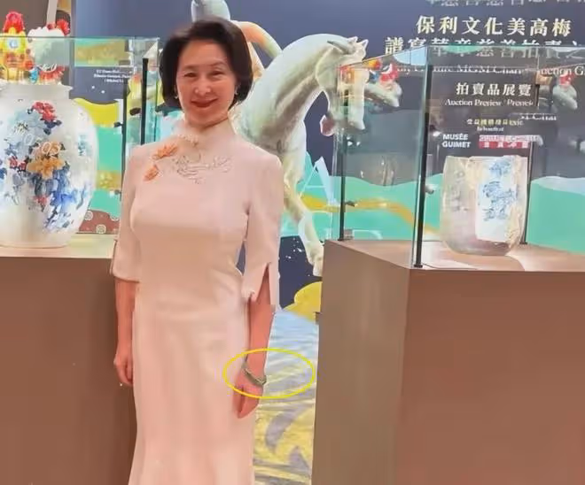 澳門慈善之夜:70歲董明珠打扮優雅,任達華對61歲何超瓊示好!