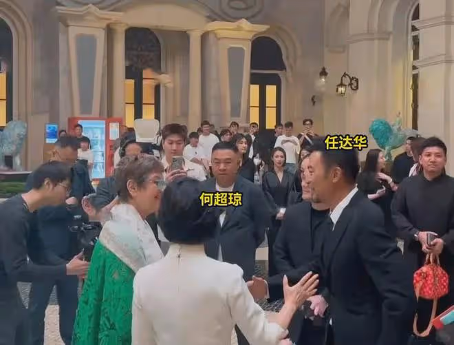 澳門慈善之夜:70歲董明珠打扮優雅,任達華對61歲何超瓊示好!