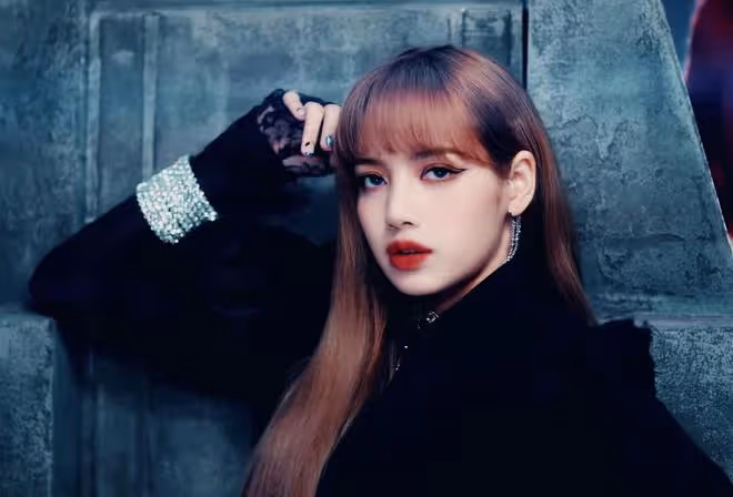 Lisa慶生大秀豪宅豪車,奢華生活驚艷眾人
