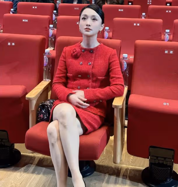 周迅紅色小香風驚艷亮相,氣場全開引熱議