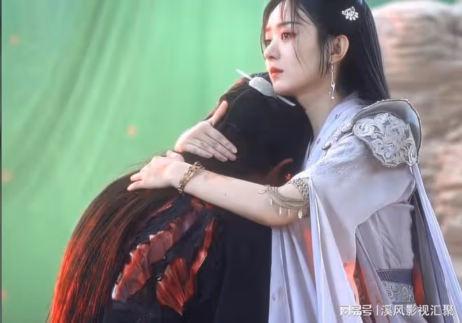 與鳳行:靈界死守墟天淵,仙界廢物扎堆,難怪要獻祭行止的神體!