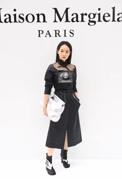 宋茜的衣品真的是沒的挑,小黑裙穿在身上真撩人,簡約又大方