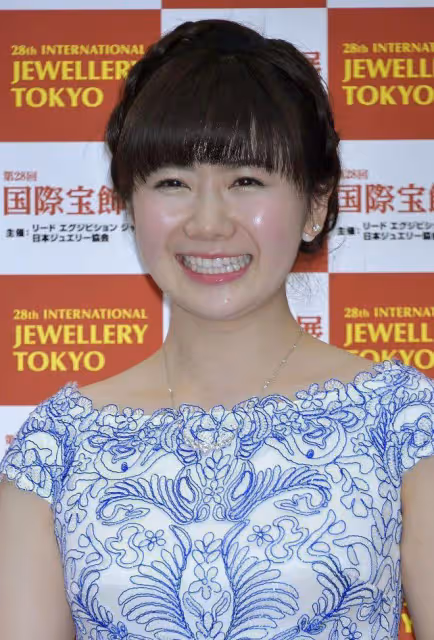 福原愛穿優雅長裙太迷人,收腰設計顯瘦還百搭,意外的出彩