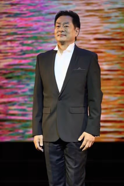 中年人想要改變生活，先從改變日常穿搭開始，看濮存昕私服怎樣穿