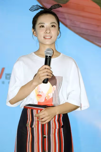 「體操皇后」劉璇轉型拍戲,也依舊少女感滿滿,蝴蝶結造型太減齡