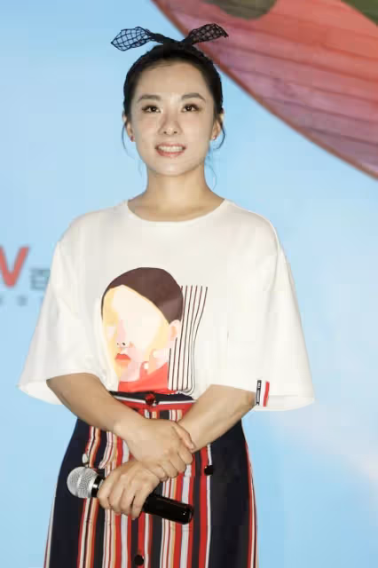 「體操皇后」劉璇轉型拍戲,也依舊少女感滿滿,蝴蝶結造型太減齡